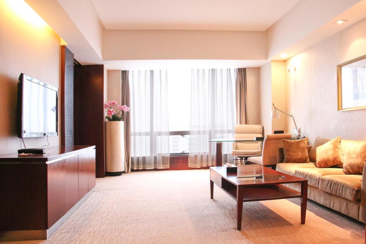 Crowne Plaza Yantai Sea View By Ihg Hotel Exterior foto
