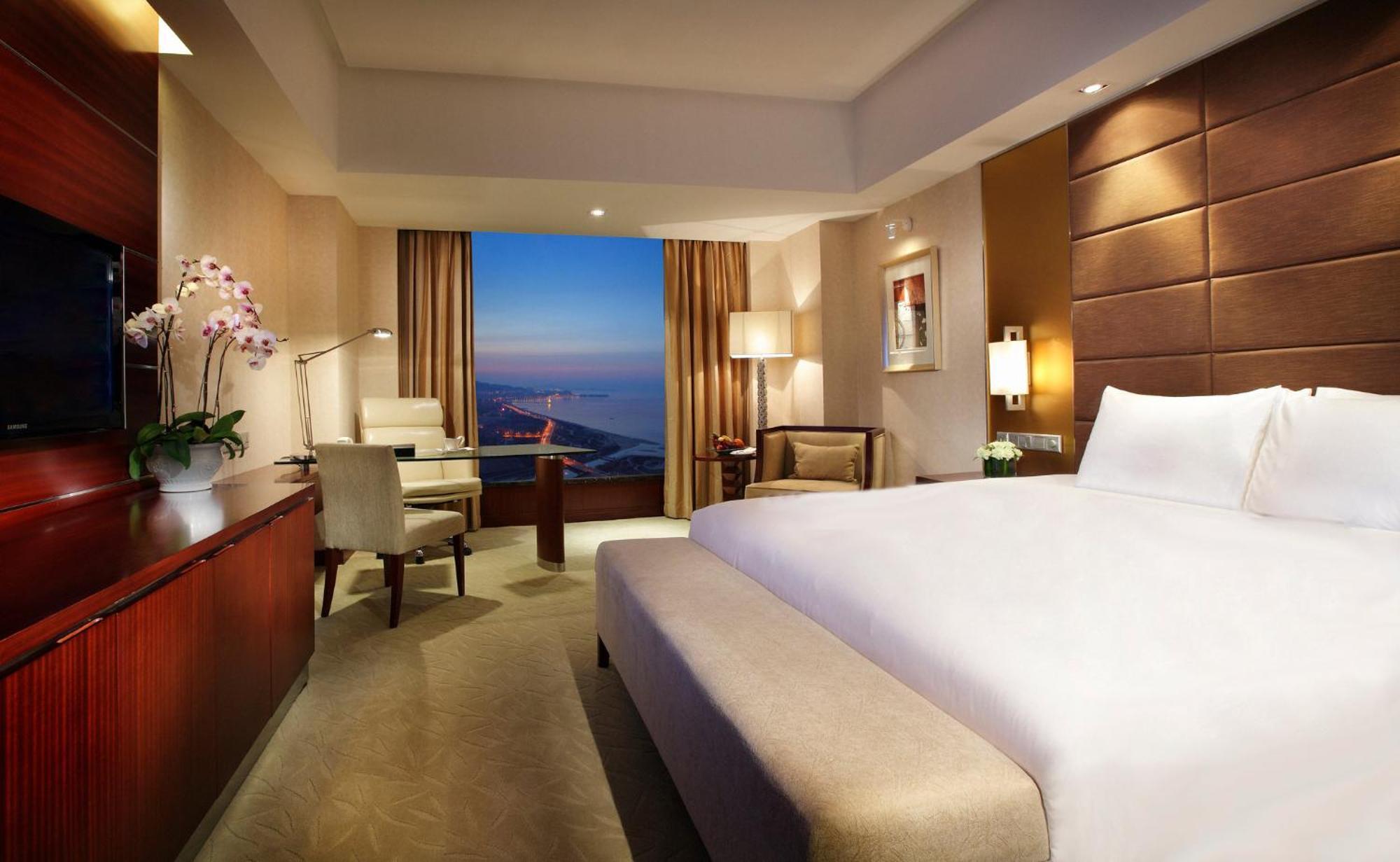 Crowne Plaza Yantai Sea View By Ihg Hotel Exterior foto