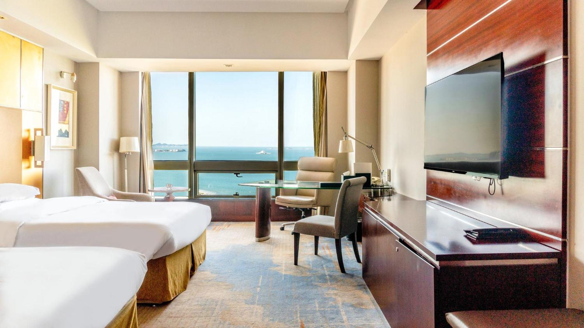 Crowne Plaza Yantai Sea View By Ihg Hotel Exterior foto